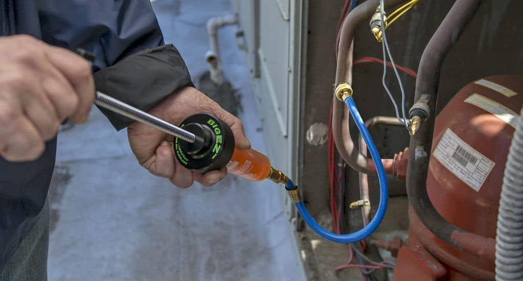 Spectroline BigEZ UV Leak Detection Complete Kit with fluorescent dye and UV lamp for air conditioning and refrigeration systems.